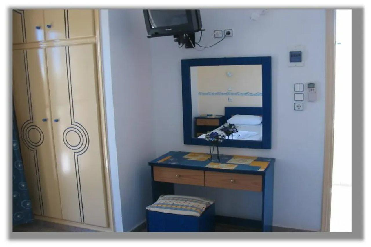 Christos Makrinos Rooms 아다마스 외부 사진